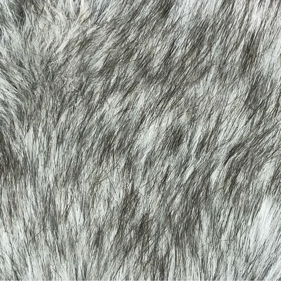 NWT! Ann Taylor Loft Women’s Grey Faux Fur Gaitor Scarf - Picture 5 of 9